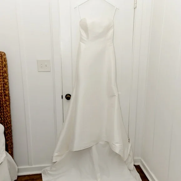 Elegant Strapless White Wedding Dress - Picture 2 of 8